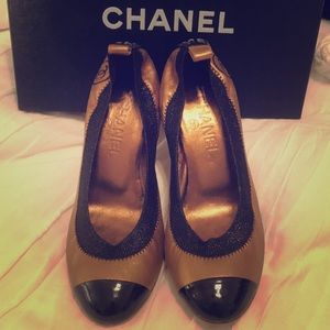 Chanel gold and black Escarpins